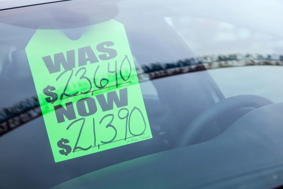 Cómo fijar un precio competitivo que atraiga compradores