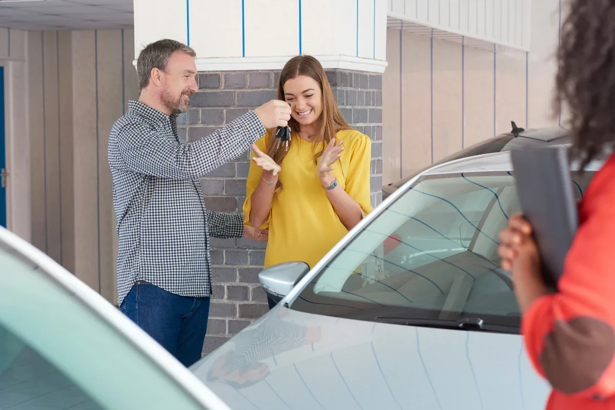 Factores clave a evaluar además del kilometraje al comprar un coche de segunda mano