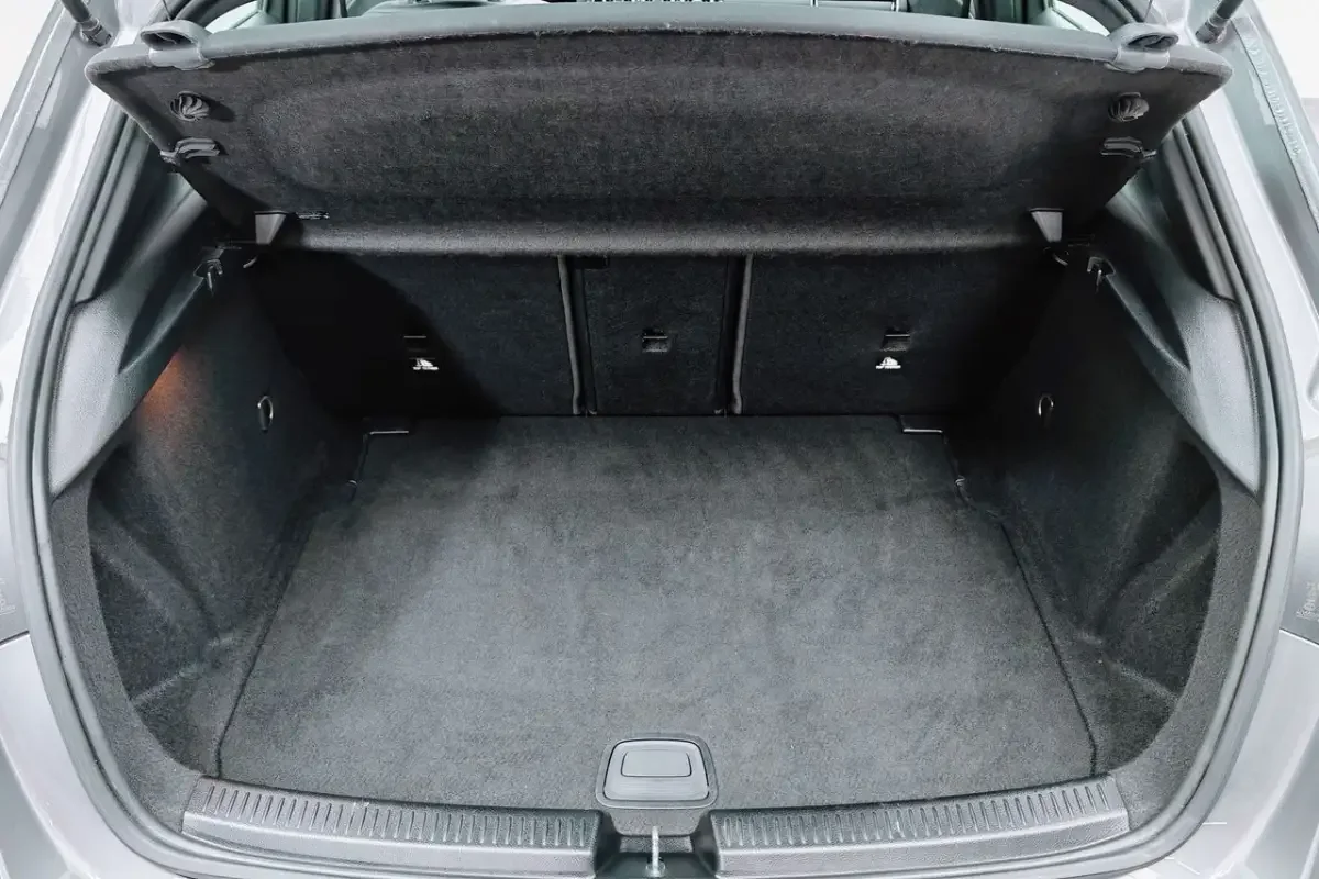Maletero del Mercedes-Benz Clase A capacidad y configuración del espacio