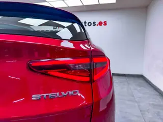 Alfa Romeo Stelvio 2.2 JTDM Basis 2WD miniatura 13