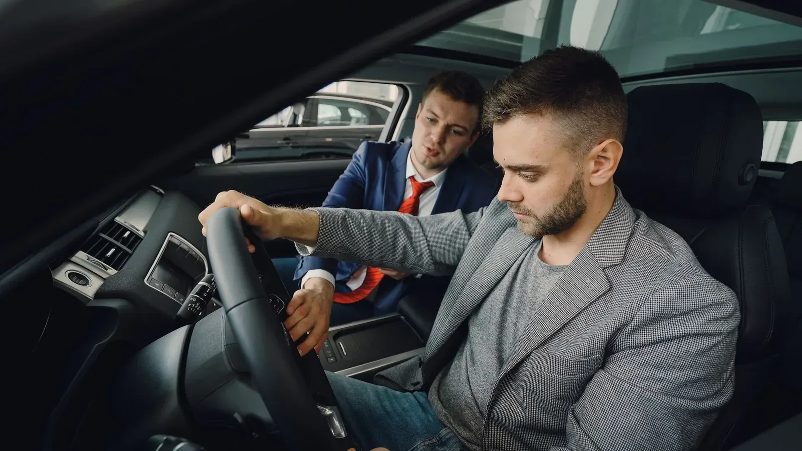 Comprar un coche de segunda mano: particular o profesional