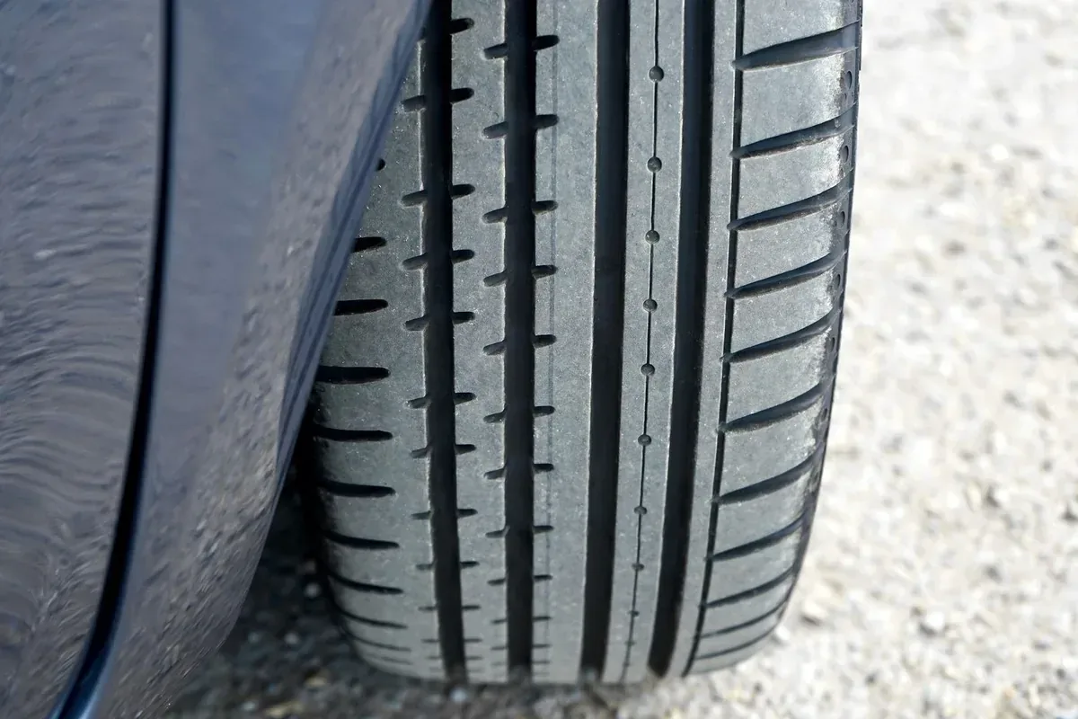 Cuándo cambiar los neumáticos del coche: kilómetros, dibujo y antigüedad