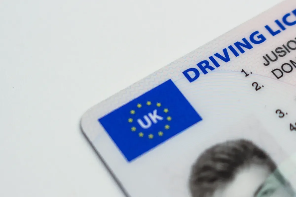 ¿Es posible comprar un coche sin tener carnet de conducir