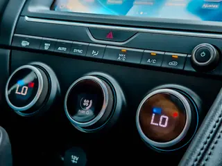 Jaguar E-PACE D150 Basis miniatura 6