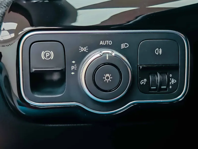 Mercedes-Benz Clase A 180d imagen 18