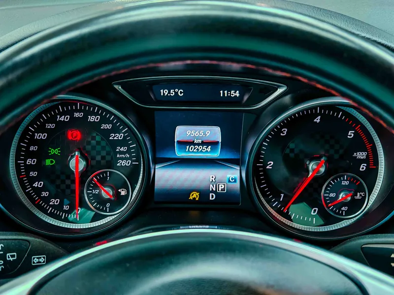Mercedes-Benz Clase A 220 CDI BlueEfficiency AMG Sport Edition black imagen 4