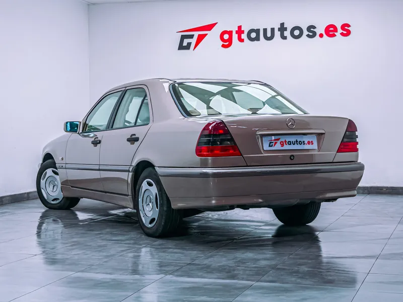Mercedes-Benz Clase C C180 CLASSIC imagen 9
