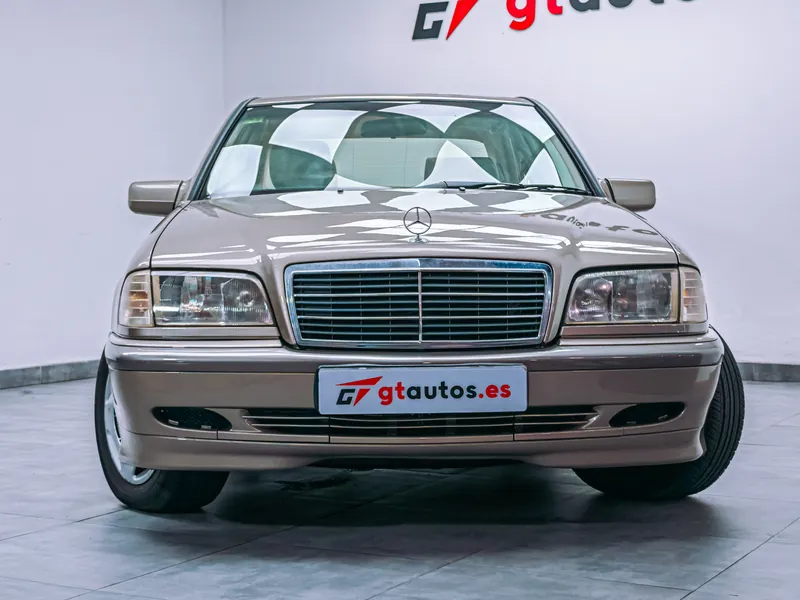 Mercedes-Benz Clase C C180 CLASSIC imagen 16