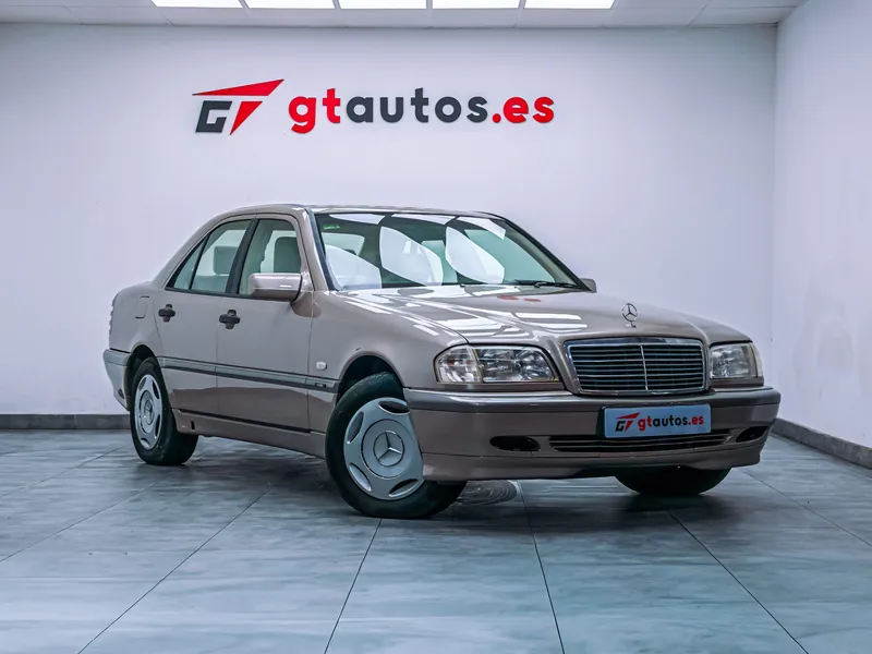 Mercedes-Benz Clase C C180 CLASSIC imagen 8