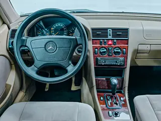 Mercedes-Benz Clase C C180 CLASSIC miniatura 3
