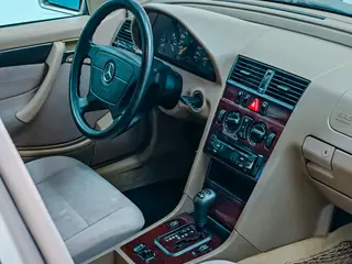 Mercedes-Benz Clase C C180 CLASSIC miniatura 20