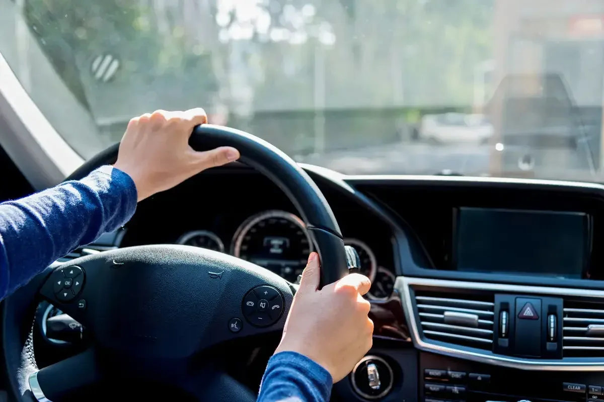 Prueba de conducción qué revisar antes de comprar un coche de segunda mano