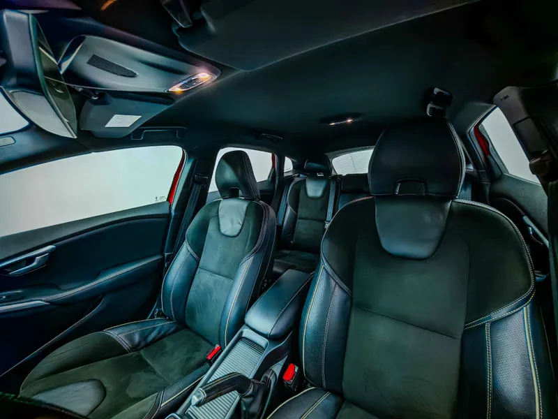 Volvo V40 2.0 D3 R-Design Momentum imagen 9