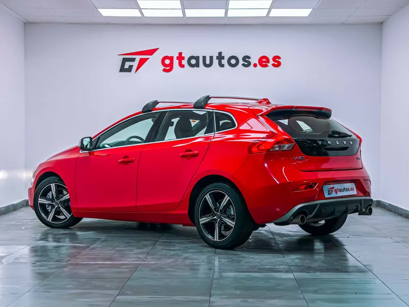 Volvo V40 2.0 D3 R-Design Momentum imagen 2