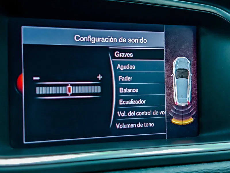 Volvo V40 2.0 D3 R-Design Momentum imagen 15