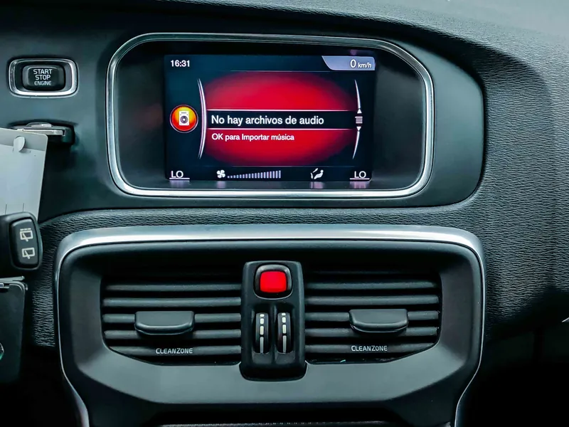 Volvo V40 2.0 D3 R-Design Momentum imagen 5
