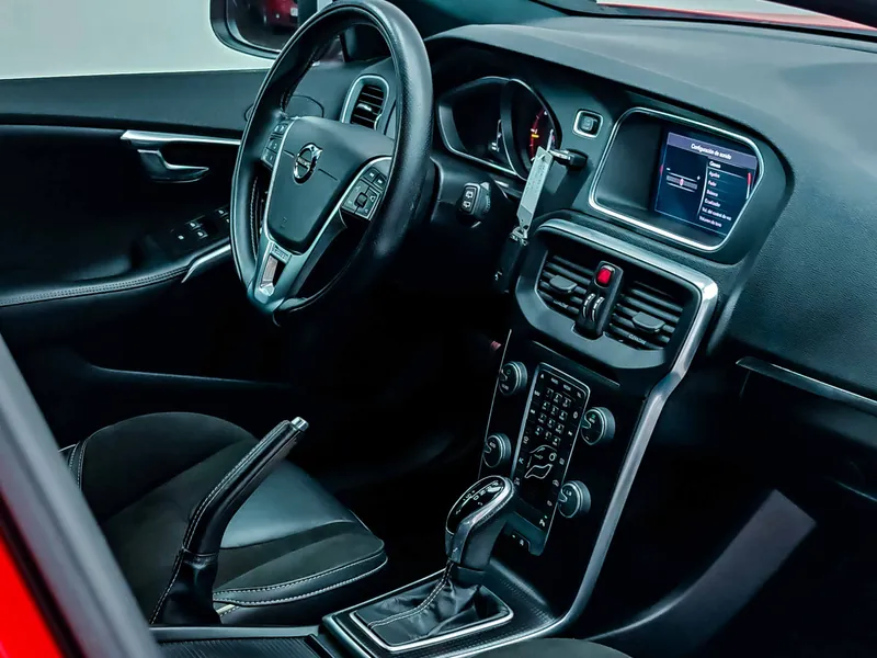 Volvo V40 2.0 D3 R-Design Momentum imagen 14