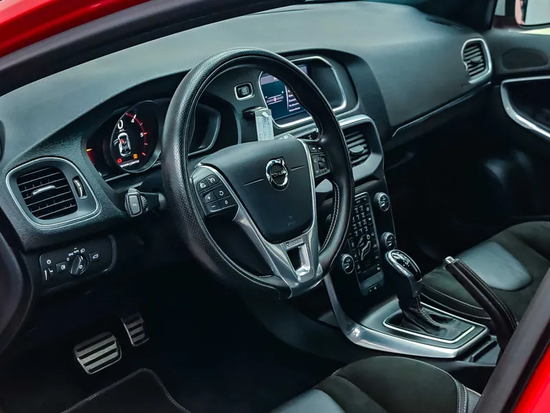 Volvo V40 2.0 D3 R-Design Momentum imagen 23