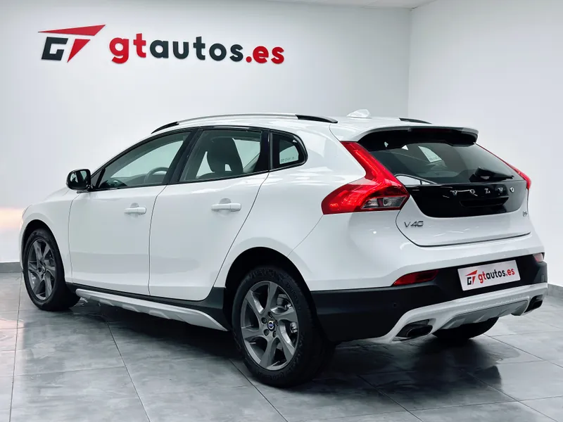 Volvo V40 Cross Country 2.0 D3 Momentum imagen 2