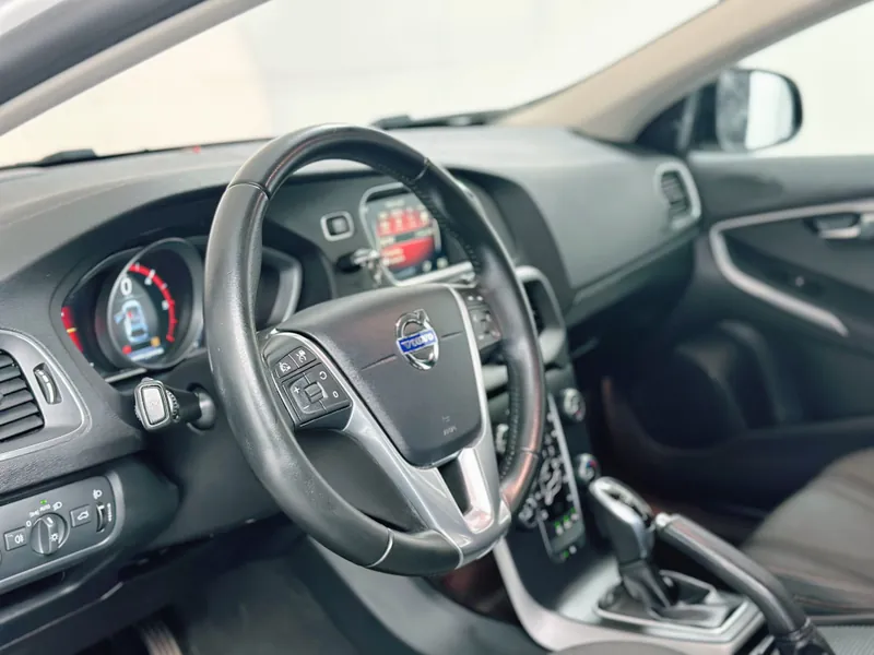 Volvo V40 Cross Country 2.0 D3 Momentum imagen 4