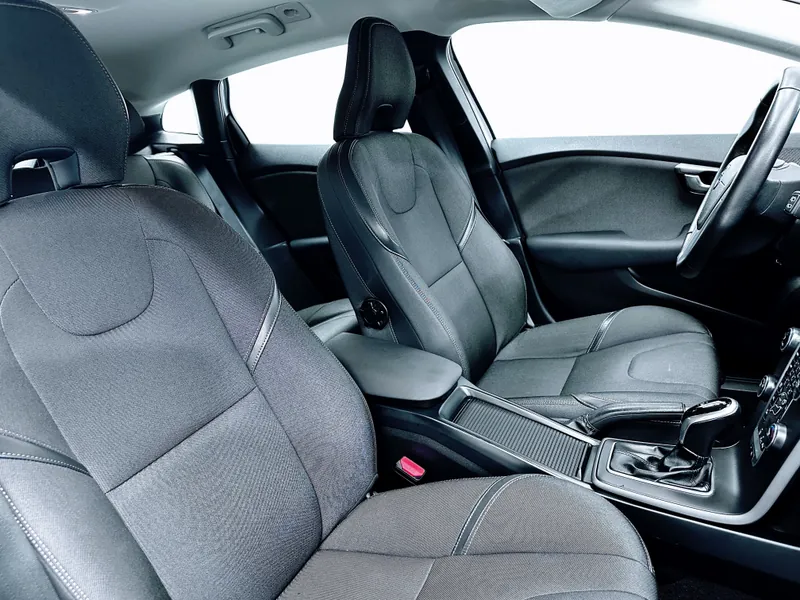 Volvo V40 Cross Country 2.0 D3 Momentum imagen 12