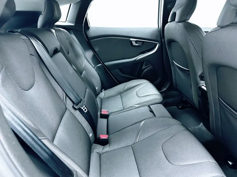 Volvo V40 Cross Country 2.0 D3 Momentum imagen 11